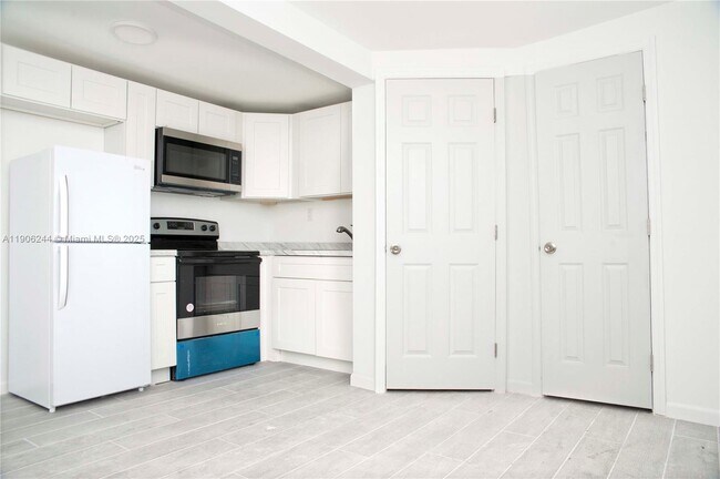 Building Photo - 1323 N Federal Hwy