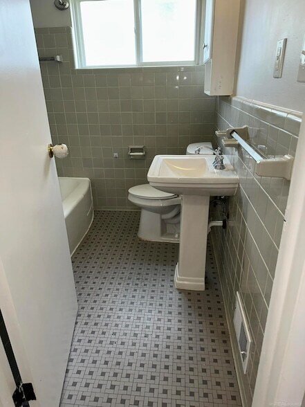 Building Photo - 26300 Fernwood St