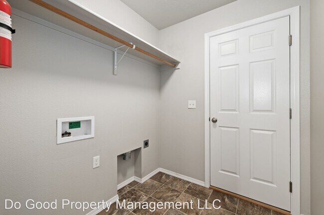 Building Photo - 4 br, 2 bath House - 4411 Newbridge St,