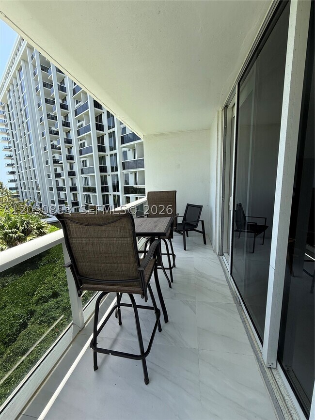 Foto del edificio - 10275 Collins Ave