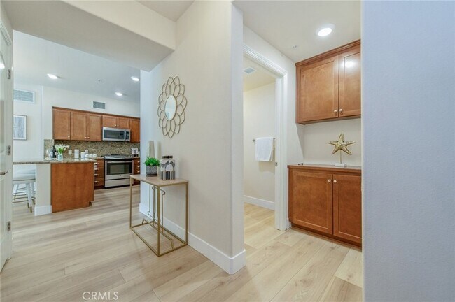 Foto del edificio - 28220 Highridge Rd