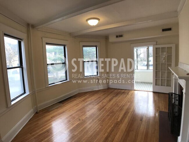 Building Photo - 4 bedroom in Brookline MA 02446