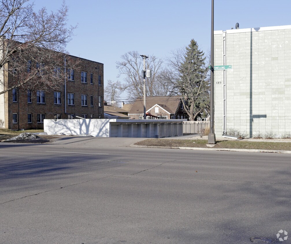 Foto del edificio - 689 Snelling Ave S