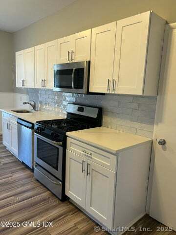 Foto del edificio - 300-302 Soundview Ave