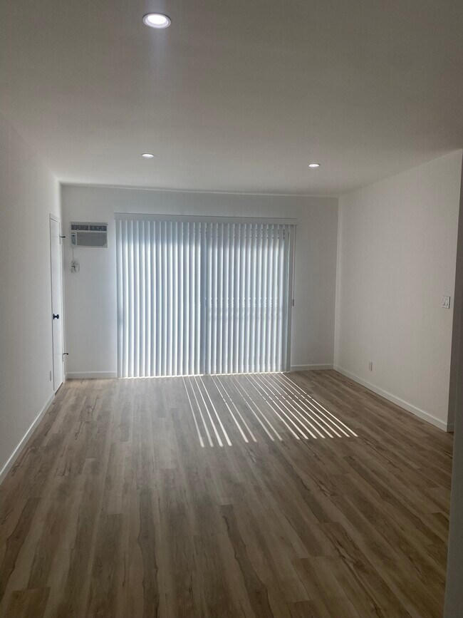 Foto del edificio - 1231 N Genesee Ave