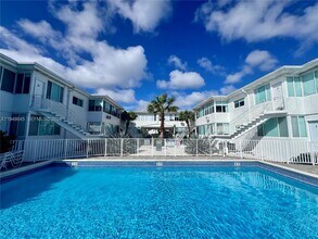 Building Photo - 1840 S Treasure Dr