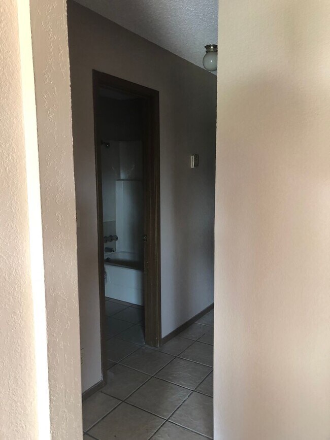 Foto del edificio - 8406 S Camay Ave