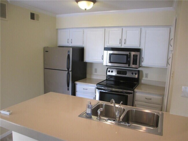 Foto del edificio - 8888 Tallwood Dr