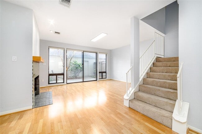Building Photo - 7505 Memorial Woods Dr