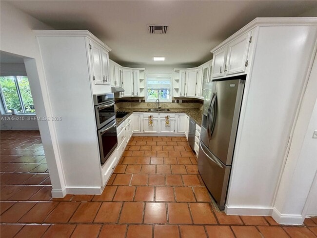 Building Photo - 9340 Jamaica Dr