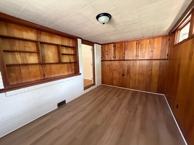 Building Photo - 1312 Ridge Rd