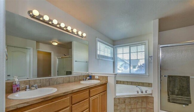 Building Photo - 11637 W Palm Dr