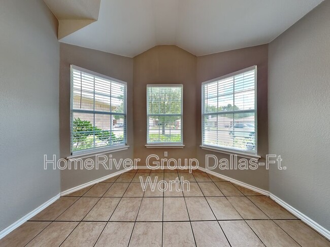 Foto del edificio - 1102 Oak Hollow Ln