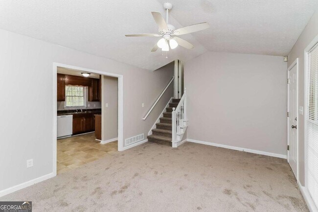 Building Photo - 217 Robin Hood Dr