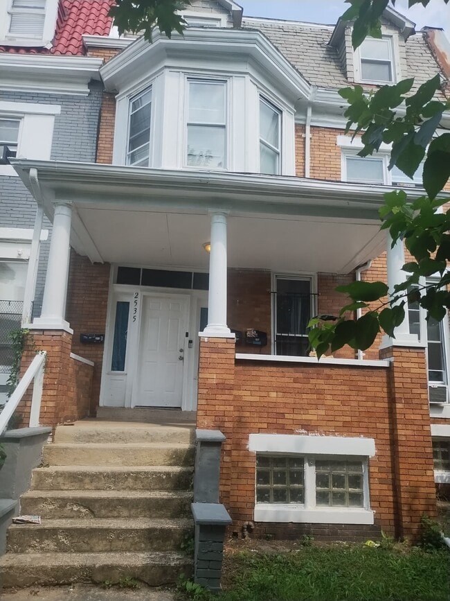 Building Photo - 2535 Brookfield Ave