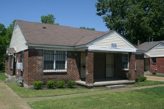 Building Photo - 69-93 Eastview Dr