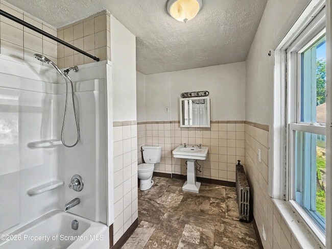 Building Photo - 1315 Farr St