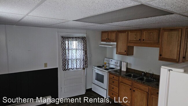 Building Photo - 3 br, 1 bath House - 65 E Canal St 2nd floor