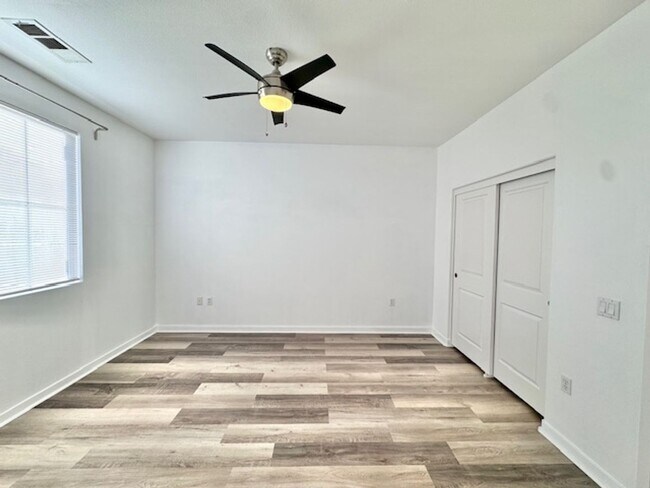 Building Photo - 2-bedroom, 2-bathroom condo in the Sunset Ridge community of Granada Hills