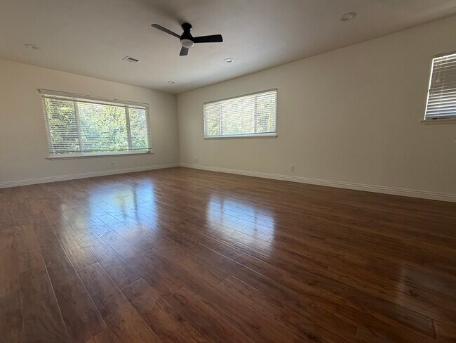 Sala de estar - 3052 Honolulu Ave