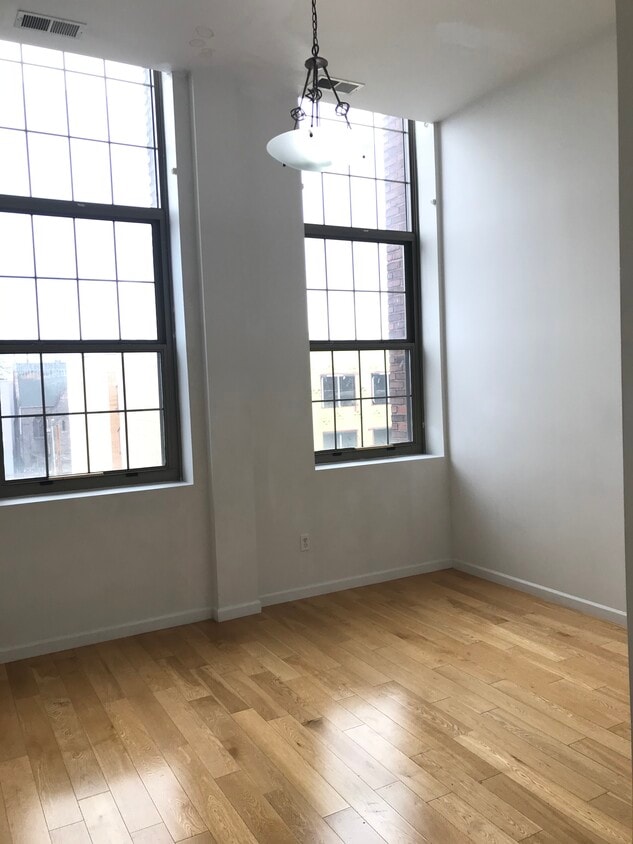 Primary Photo - 175 Broadway