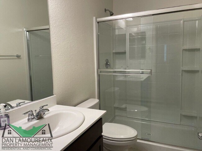 Foto del edificio - Save on electricty with this Solar Home in...