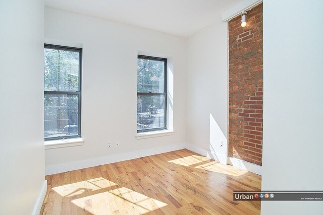 Building Photo - 870A Dekalb Ave