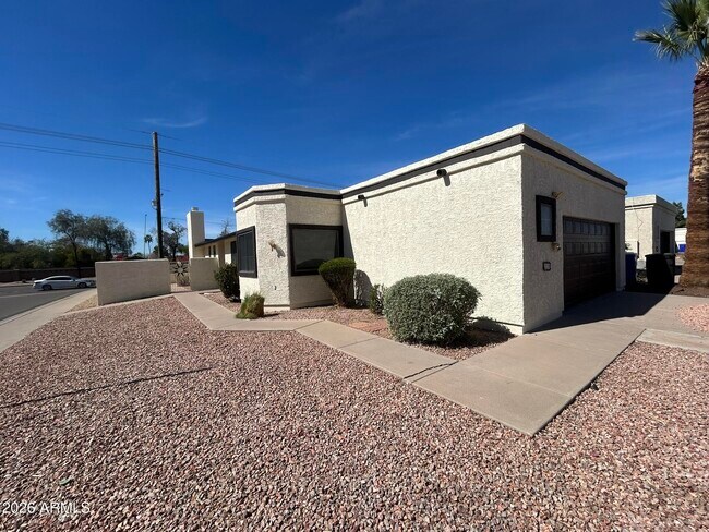 Foto del edificio - 2120 N Yucca Ct