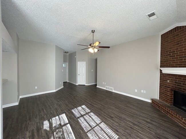 Building Photo - 4258 Ross - Available Now!