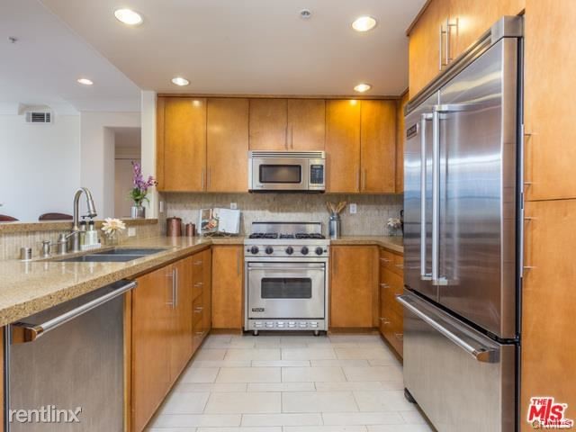 Building Photo - 357 N Hayworth Ave