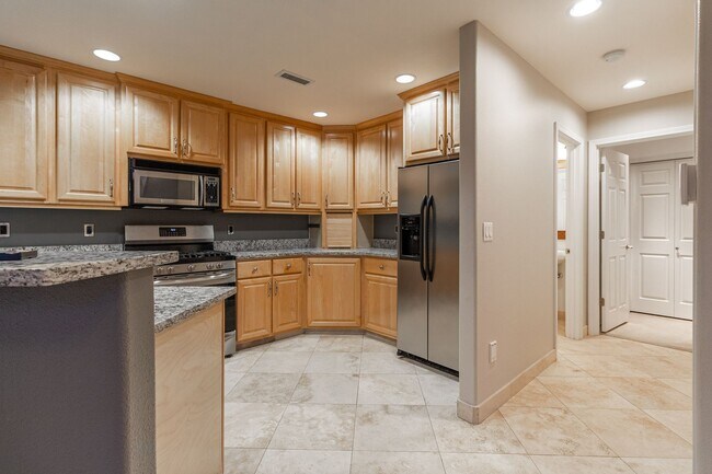 Foto del edificio - Beautiful 3 bedroom 2 bathroom Townhouse-P...