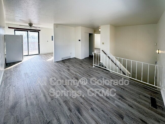 Building Photo - 3545 Bridgewood Ln