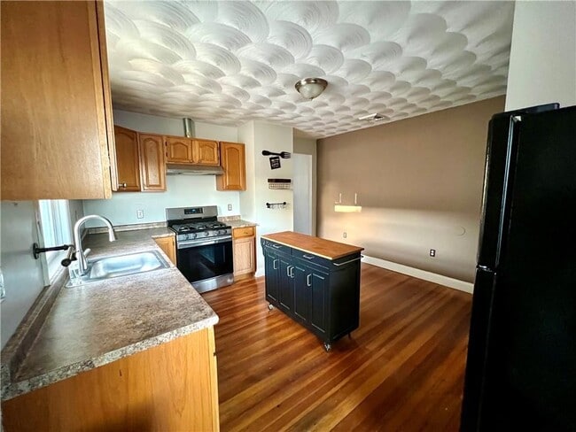 Building Photo - 360 Weeden St
