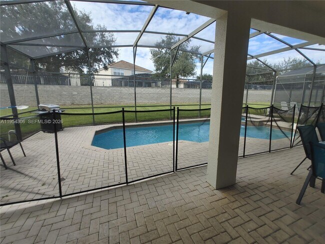 Foto del edificio - 7751 Basnett Cir