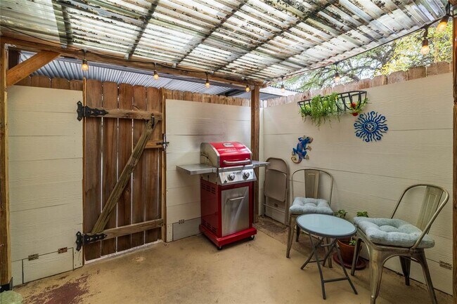 Foto del edificio - 7406 Shadow Hill Dr