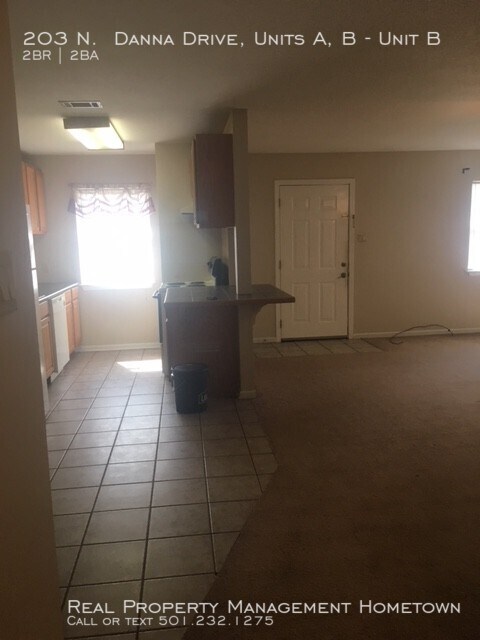 Building Photo - 203 N Danna Dr