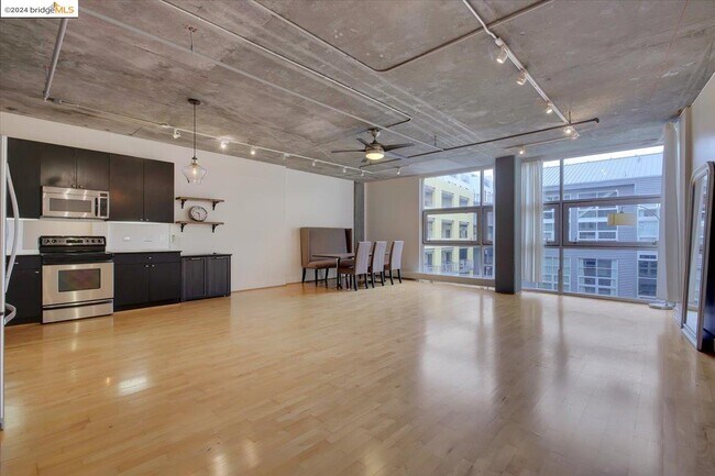 Building Photo - 311 Oak St