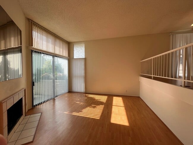 Foto del edificio - Northridge 3+2.5 in gated community w/pool...