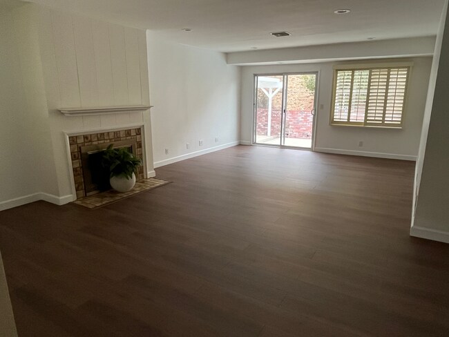 Sala de estar - 1014 Groton Dr