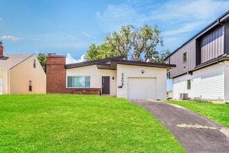 Building Photo - 2608 W Paseo Blvd