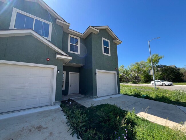 Foto del edificio - 13321 Reid Mdws