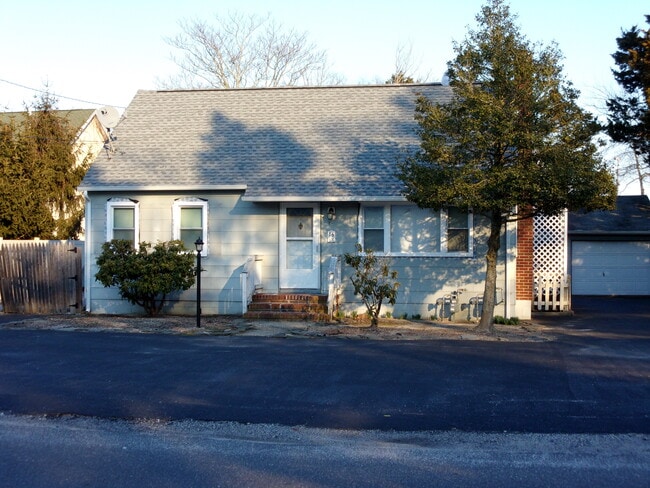 16 wistiria ln l.e.h. - 16 Wisteria Ln
