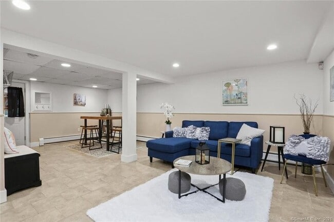 Building Photo - 42 Mulberry St