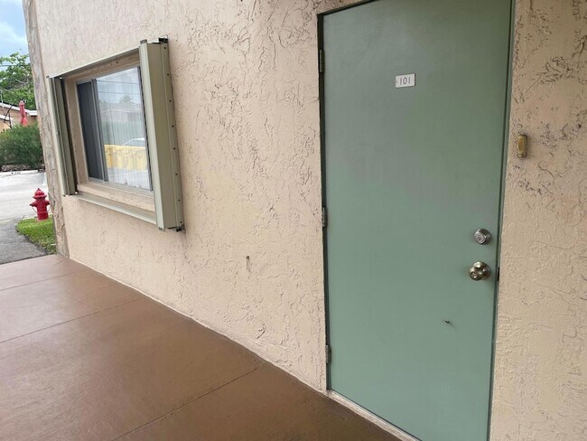 Foto del edificio - 700 Village Green Ct