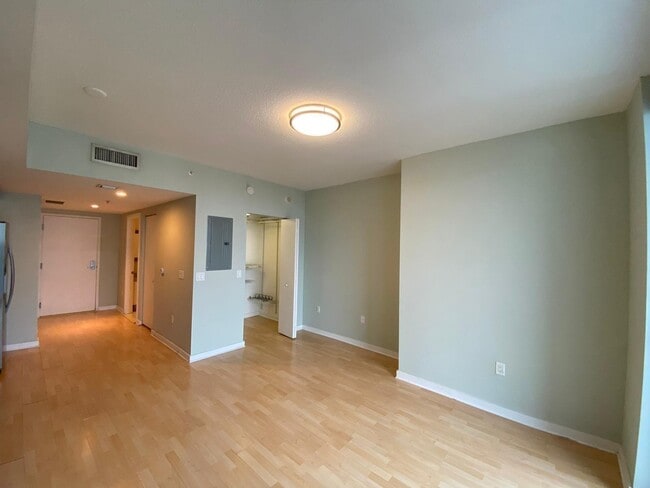 Foto del edificio - 185 SW 7th St