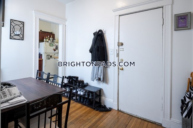 Building Photo - 229 Kelton St
