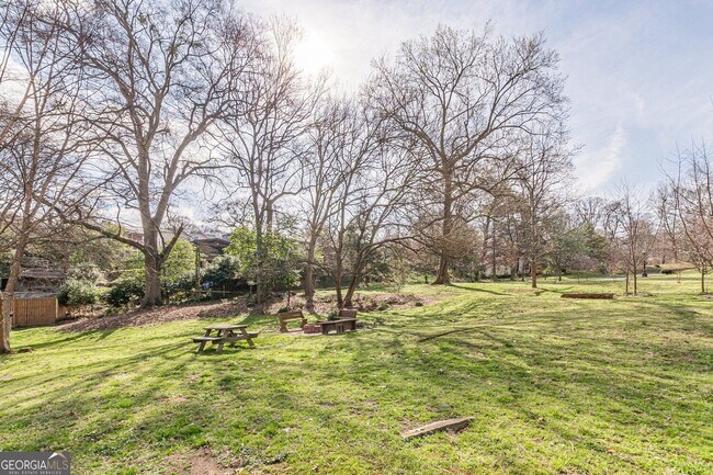 Building Photo - 656 Park Village Dr NE