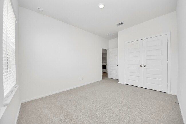 Foto del edificio - 1043 Cedar Pl Ln