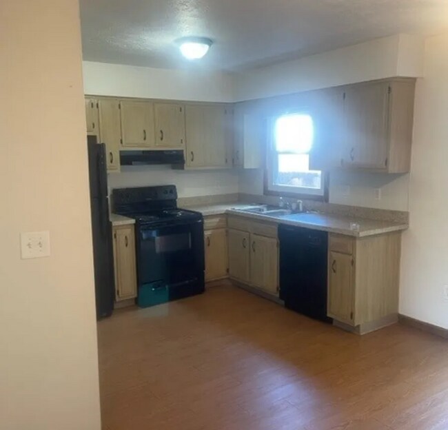 Foto del edificio - 2206 Harsh Ave SE