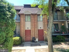 Building Photo - 830 Putnam Blvd